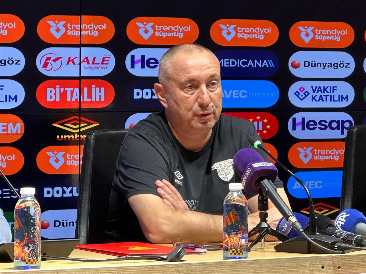 Trendyol Süper Lig’in 8. haftasında Göztepe ile RAMS Başakşehir, Gürsel Aksel Stadyumu'nda...