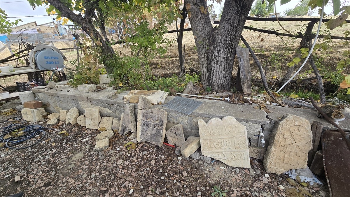 Tunceli’nin Mazgirt ilçesinde köylünün duyarlılığıyla tespit edilen yaklaşık 700 yıllık mezar...