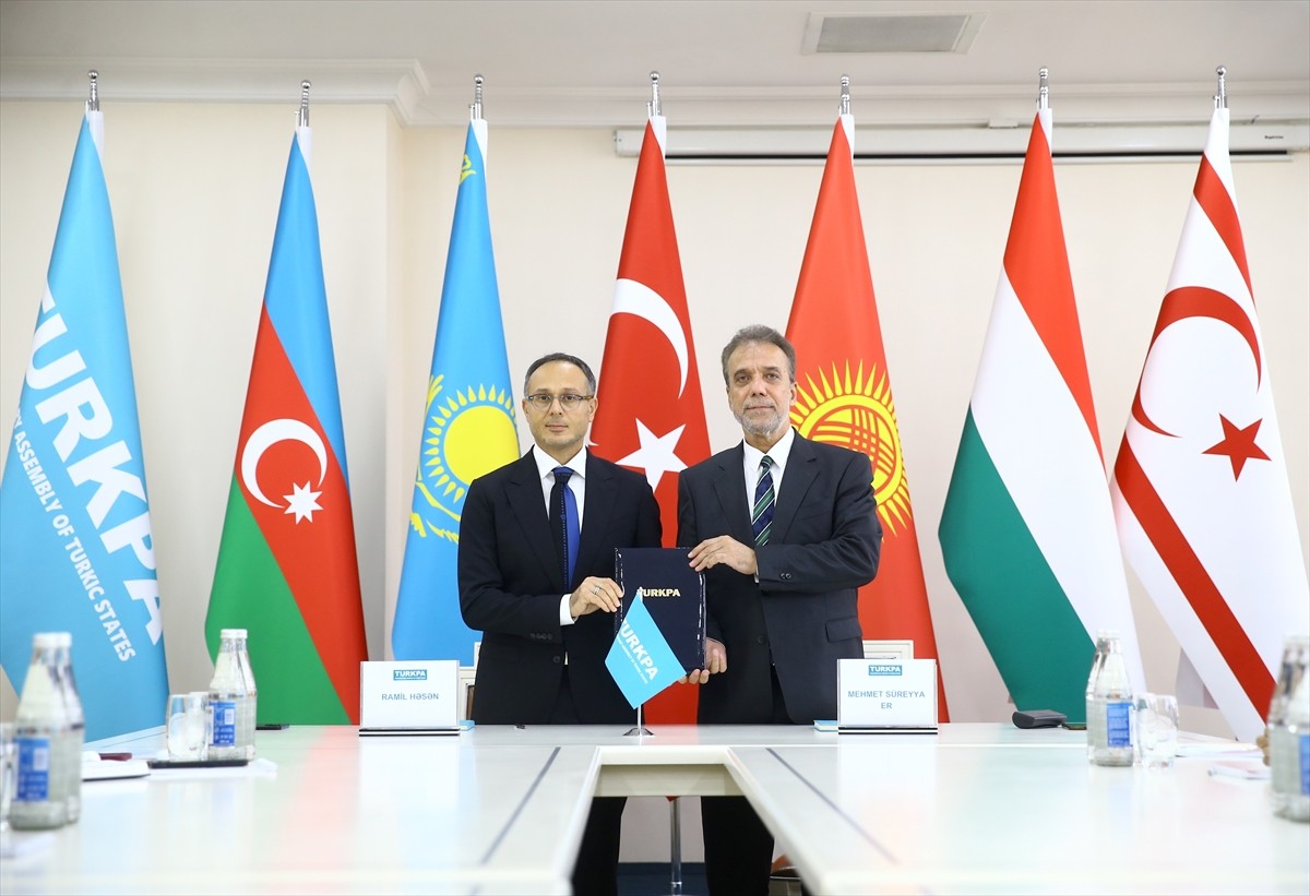 Türk Devletleri Parlamenter Asamblesinin (TÜRKPA) yeni atanan Genel Sekreteri Ramil Hasan (solda)...