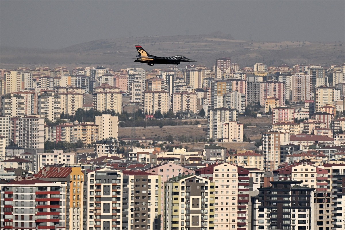 Türk Hava Kuvvetlerinin akrobasi timi SOLOTÜRK, Kayseri Büyükşehir Belediyesi ile Türkiye Bilimsel...