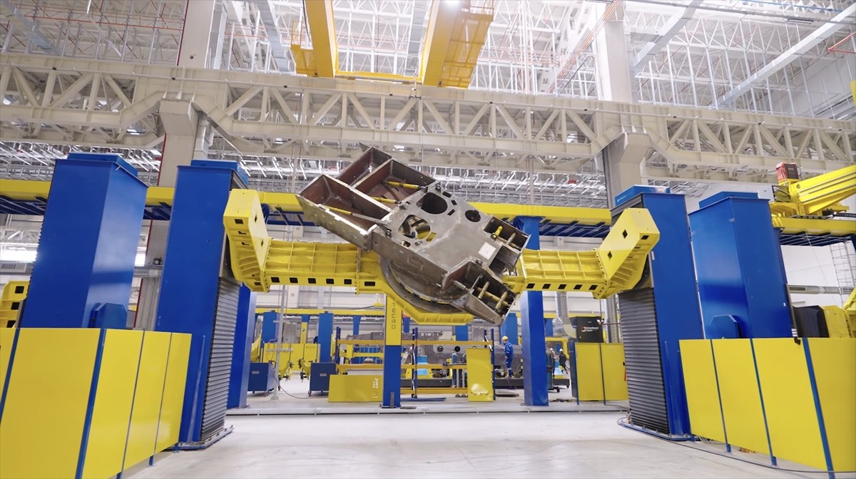 Türk savunma sanayisi bünyesinde geliştirilen ALTAY Tankı'nın seri üretim sürecinde Türk mühendis...