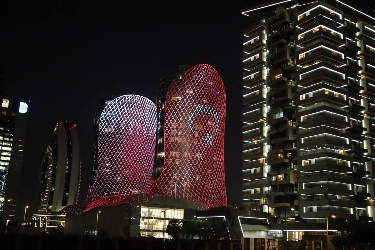 Türkiye'nin Doha Büyükelçiliğinin girişimiyle, Katar'ın başkenti Doha'daki sembol yapılar...