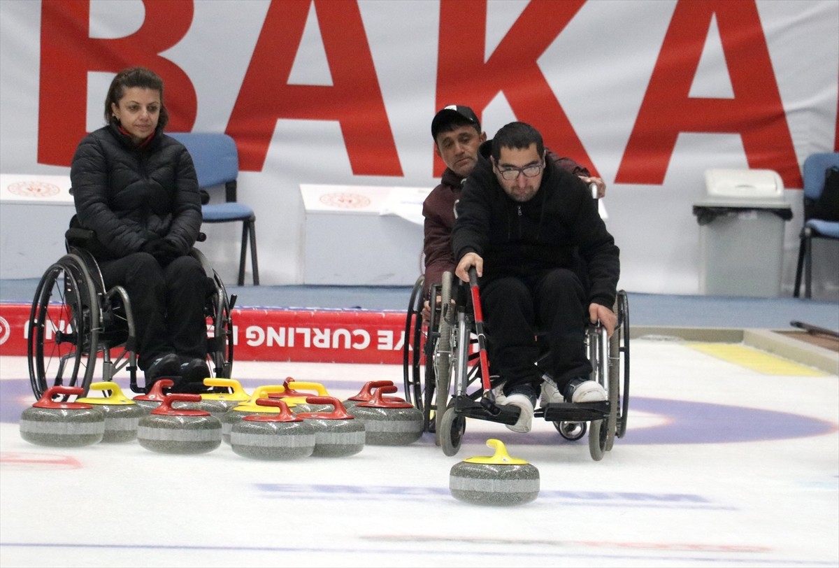 Türkiye'nin farklı yerlerinden Erzurum'a gelerek milli sporcu olmak için seçmelere katılan...