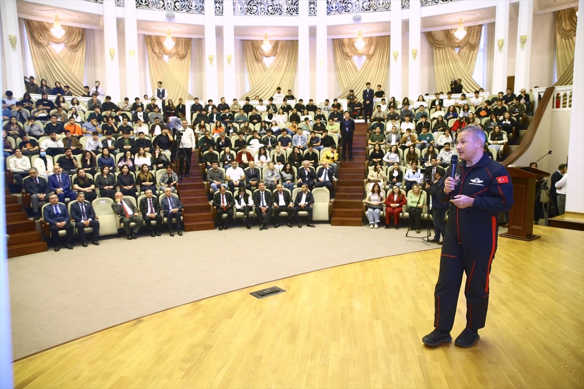 Türkiye'nin ilk astronotu Alper Gezeravcı, Azerbaycan Teknik Üniversitesinde (ATÜ) Türkiye'nin...