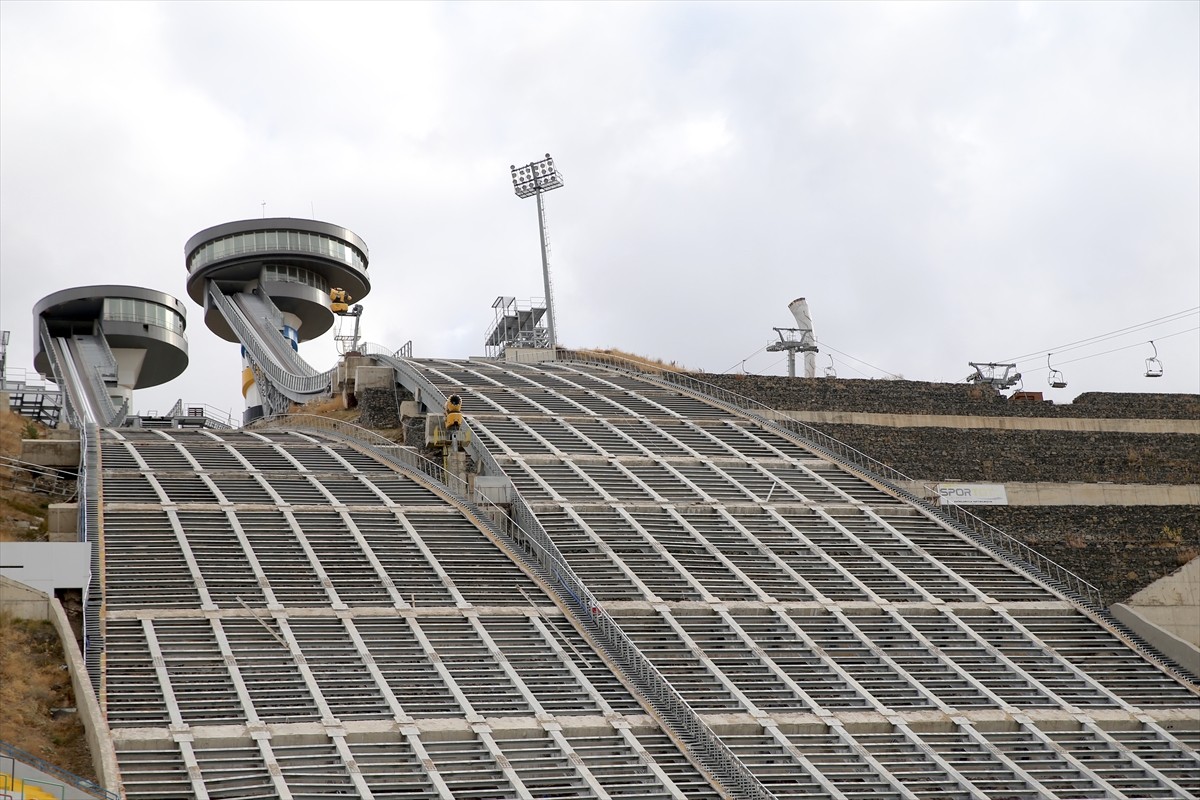 Türkiye'nin tek kayakla atlama kuleleri, rampalara yerleştirilen yeni soğutma sistemiyle "12 ay"...