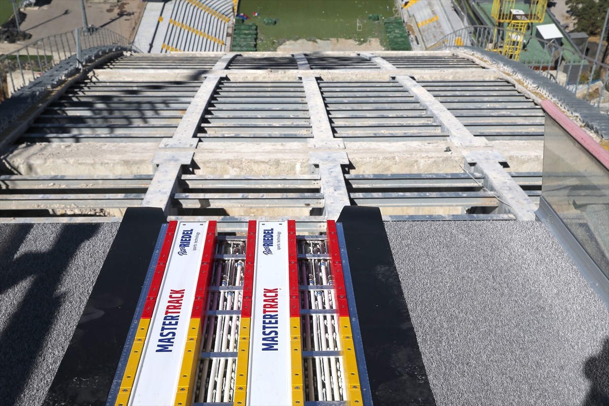 Türkiye'nin tek kayakla atlama kuleleri, rampalara yerleştirilen yeni soğutma sistemiyle "12 ay"...