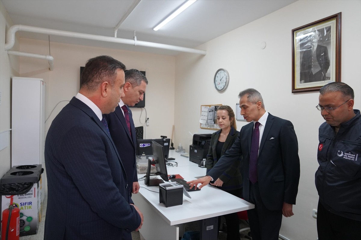 Türkiye Barolar Birliği (TBB) Başkanı Erinç Sağkan ve Göç İdaresi Başkanı Hüseyin Kök...