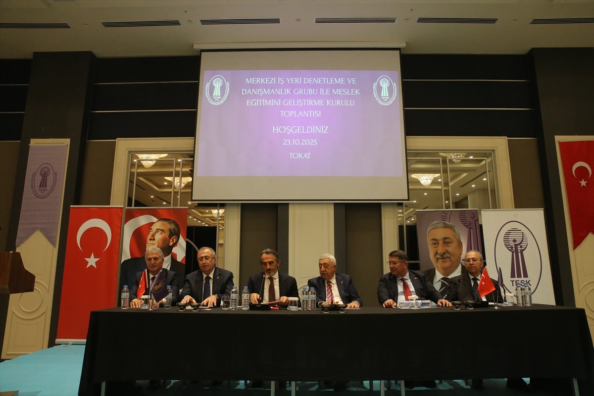 Türkiye Esnaf ve Sanatkarları Konfederasyonu (TESK) Genel Başkanı Bendevi Palandöken (fotoğrafta)...