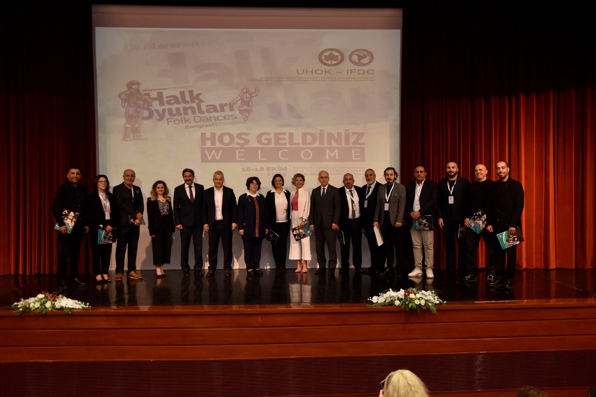 Türkiye Halk Oyunları Federasyonu tarafından organize edilen Uluslararası Halk Oyunları Kongresi...