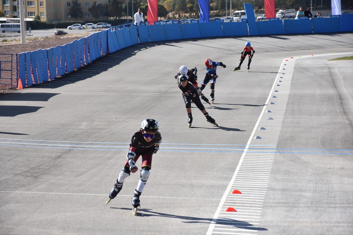 Türkiye Kaykay Federasyonu faaliyet programında yer alan Tekerlekli Paten Türkiye Kulüpler...