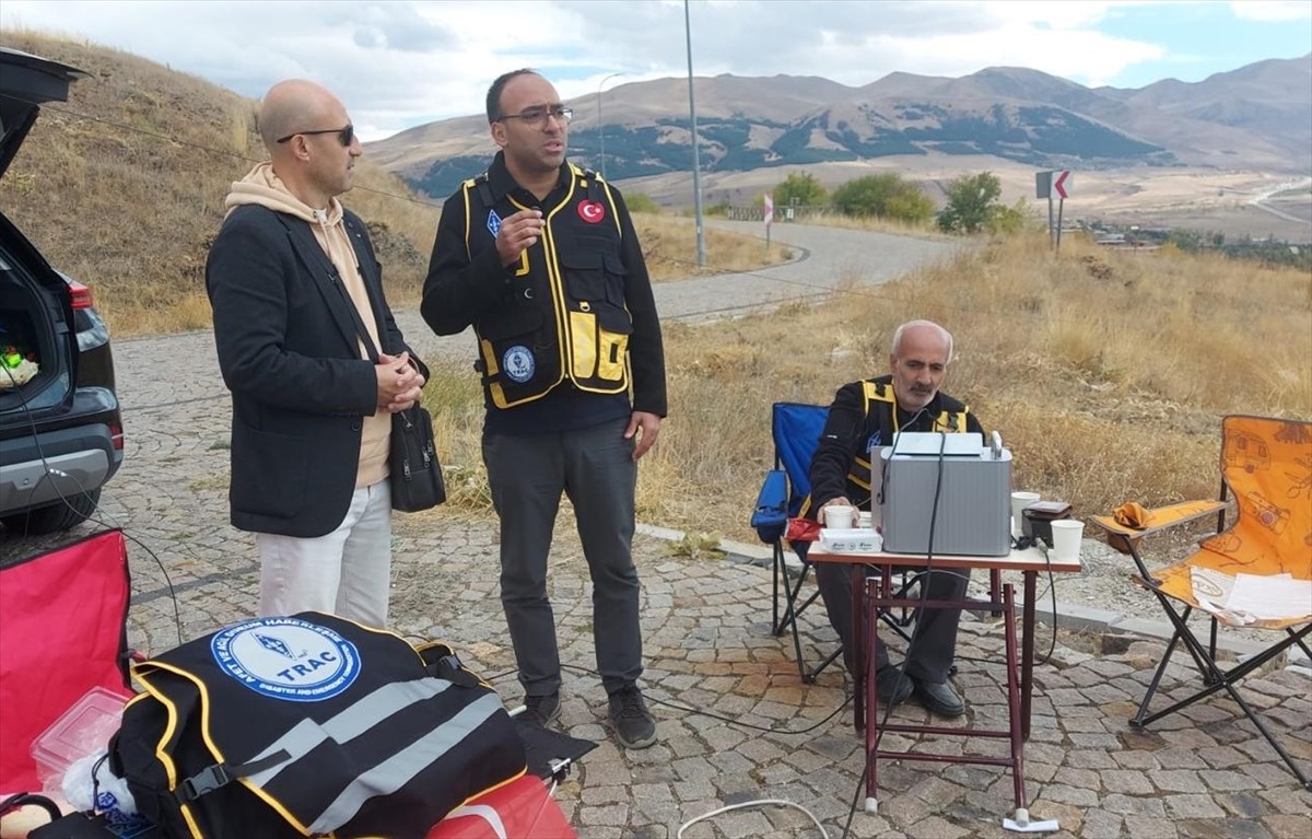 Türkiye Radyo Amatörleri Cemiyeti (TRAC) Erzurum Şubesi üyeleri, tarihte vatan savunmasında...