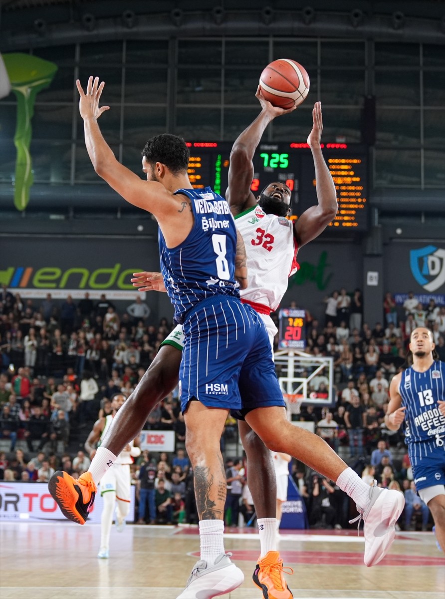 Türkiye Sigorta Basketbol Süper Ligi'nin 4. haftasında Karşıyaka ile Anadolu Efes, İzmir Mustafa...