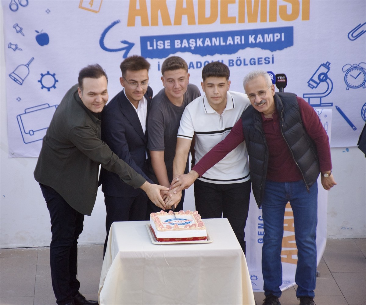 Ulaştırma ve Altyapı Bakanı Abdulkadir Uraloğlu, AK Parti Genel Merkezince Kırşehir'in Kaman...