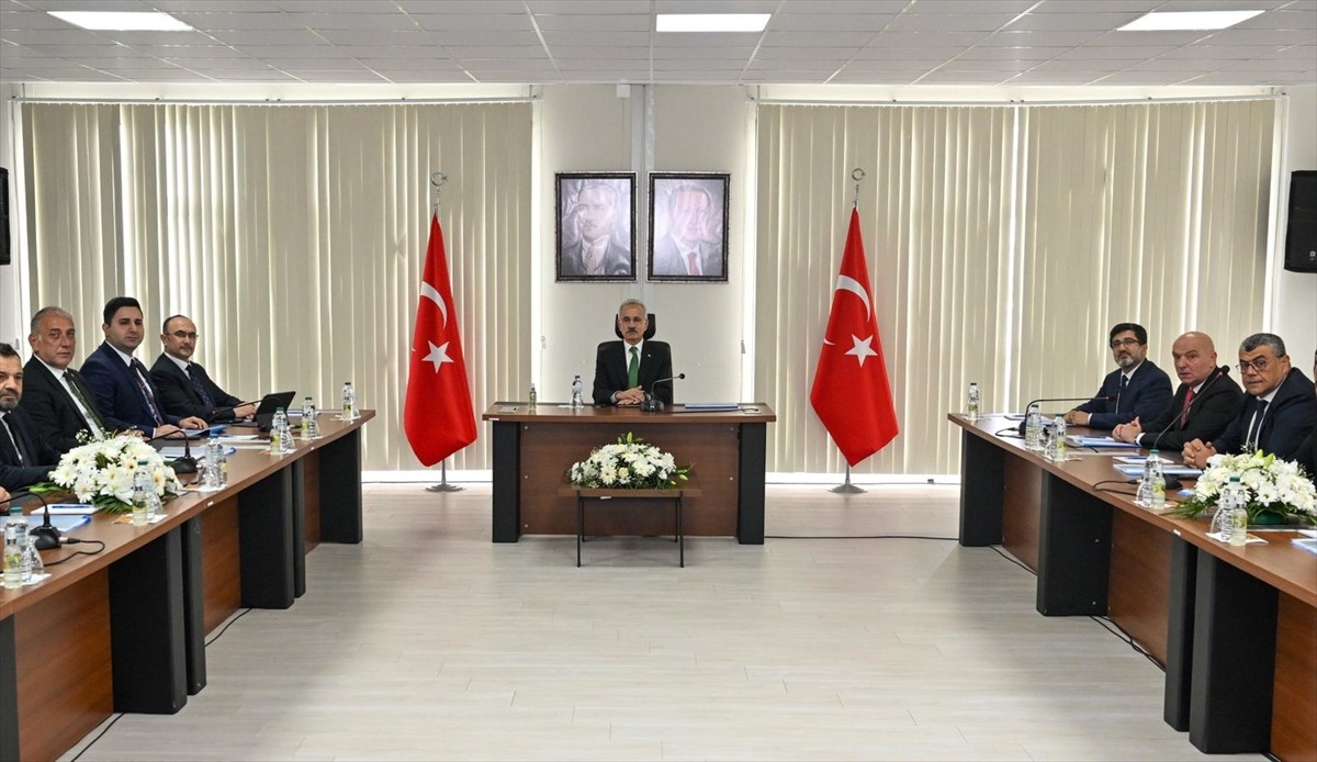 Ulaştırma ve Altyapı Bakanı Abdulkadir Uraloğlu, Rize'de yapımı devam eden İyidere Lojistik...