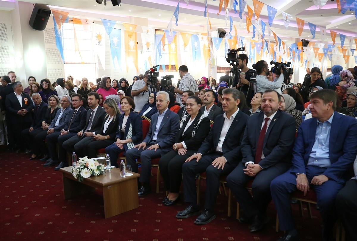 Ulaştırma ve Altyapı Bakanı Abdulkadir Uraloğlu, TEİAŞ 19. Bölge Müdürlüğü'nde düzenlenen AK Parti...