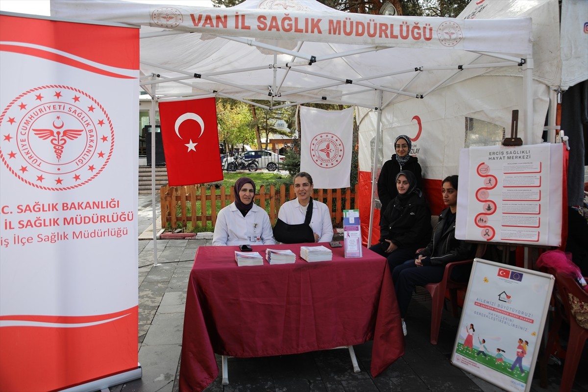 Van'ın Erciş ilçesinde 23 Ekim 2011'de meydana gelen depremde hayatını kaybeden 604 kişi...