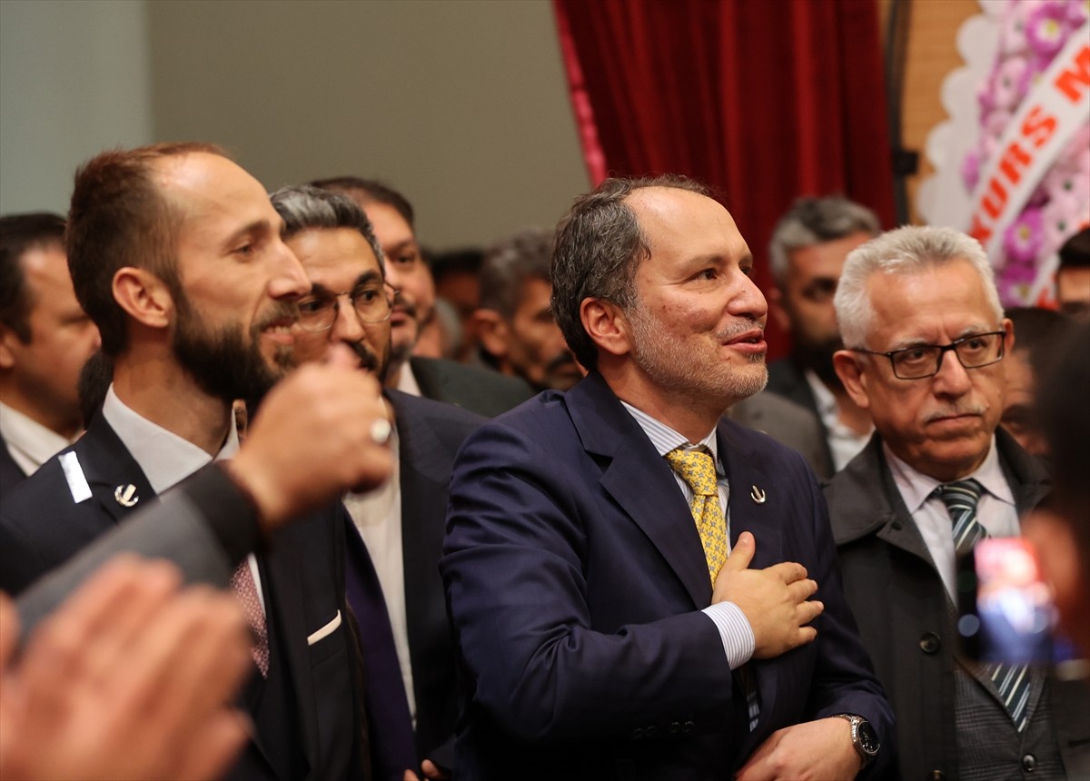 Yeniden Refah Partisi Genel Başkanı Fatih Erbakan, partisinin Sivas Fidan Yazıcıoğlu Kültür...