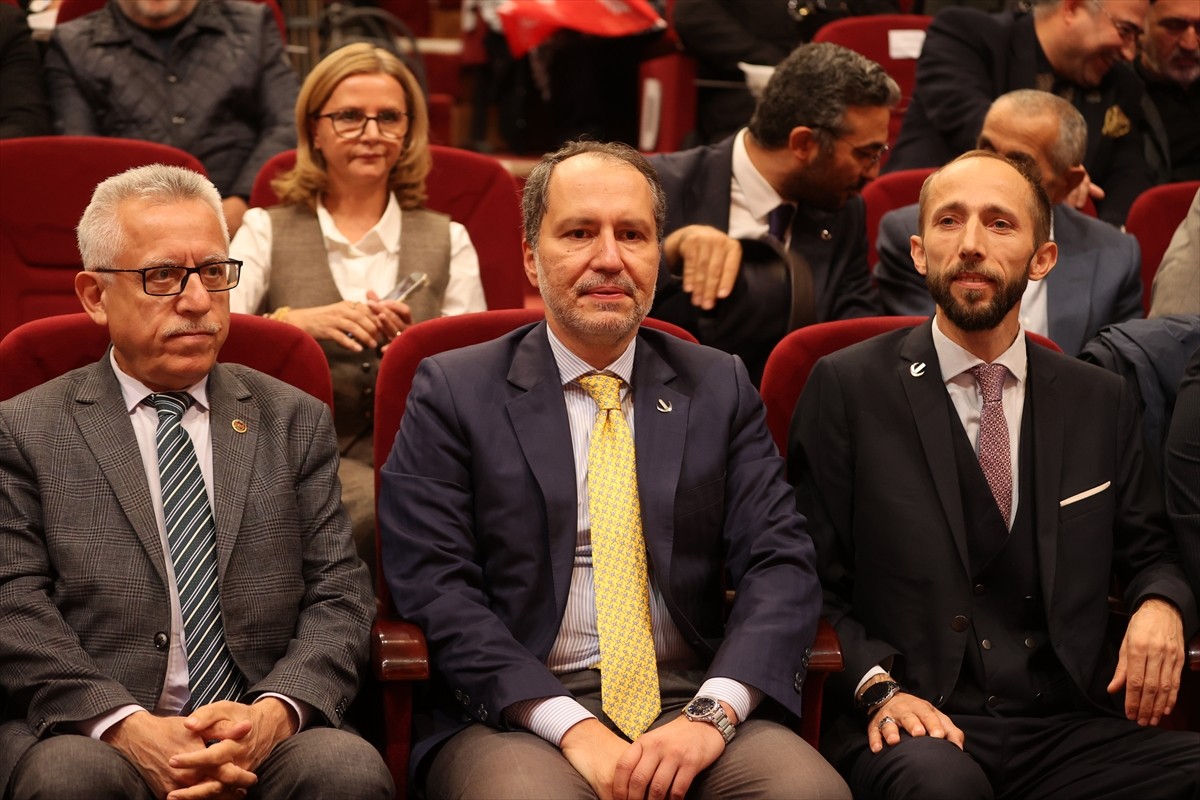 Yeniden Refah Partisi Genel Başkanı Fatih Erbakan, partisinin Sivas Fidan Yazıcıoğlu Kültür...