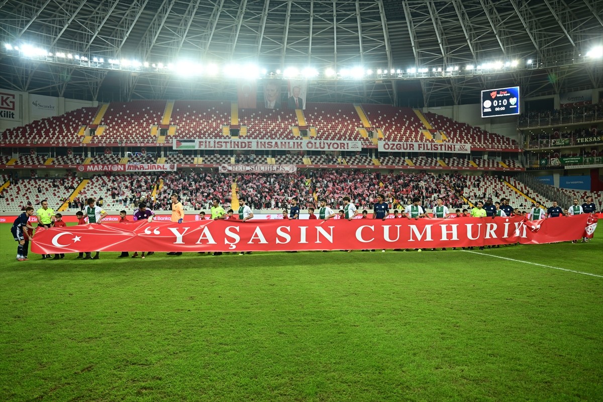 Ziraat Türkiye Kupası 3. eleme turunda, Hesap.com Antalyaspor ile Bursaspor takımları, Corendon...