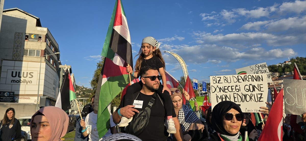 Zonguldak'ta Gazze'ye insani yardım ulaştırmak için yola çıkan ve İsrail'in saldırısına uğrayan...