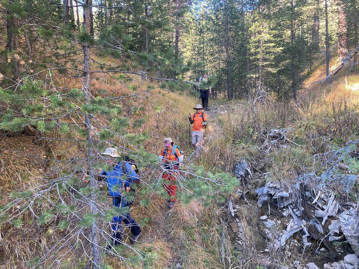Çankırı'da dağcılar, Cumhuriyet'in kuruluşunun 102. yılı kutlamaları kapsamında, 21. Cumhuriyet...