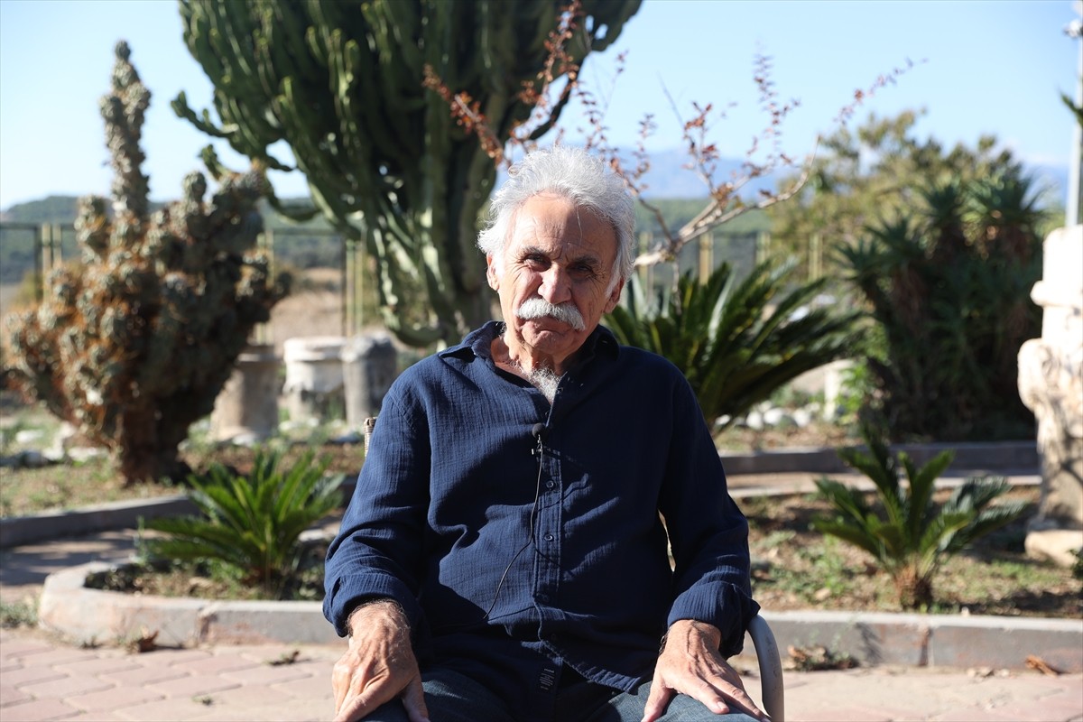 Çoğunluğu yabancı dillerde 13 kitabı ile bilimsel dergilerde yayımlanan 100'e yakın özgün makalesi...