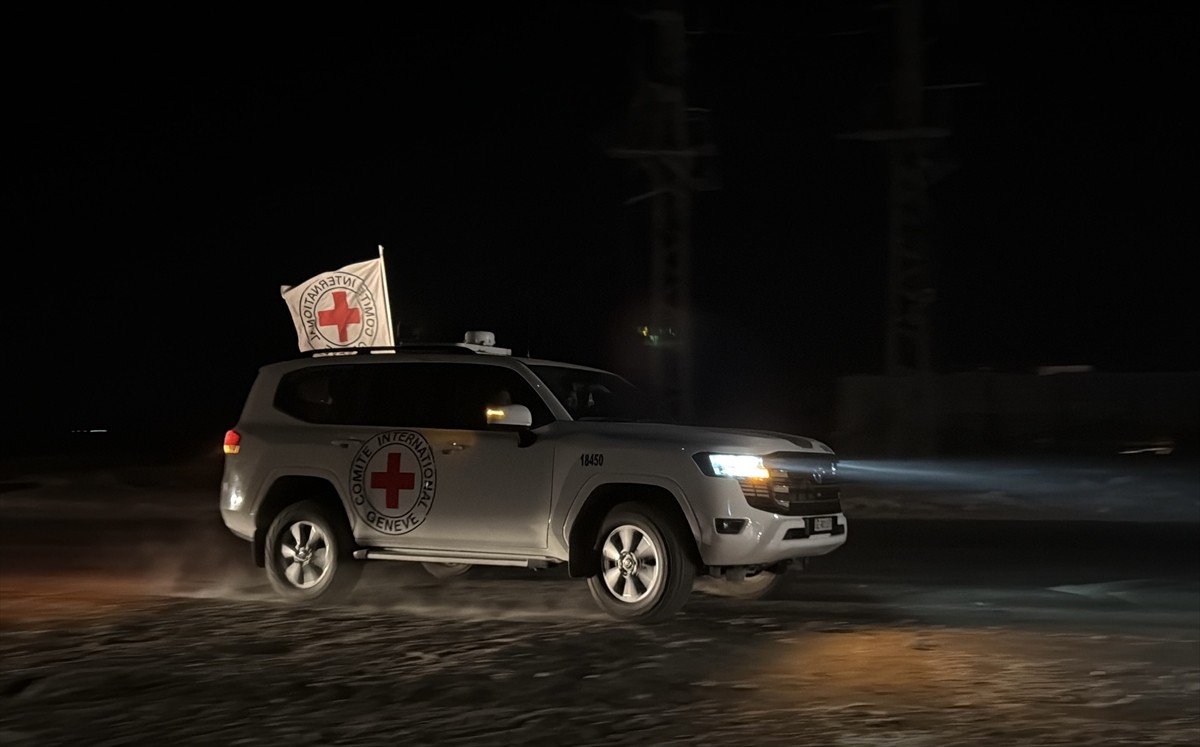 İsrail, Hamas'ın silahlı kanadı İzzeddin el-Kassam Tugaylarının Gazze'de ateşkes ve esir takası...