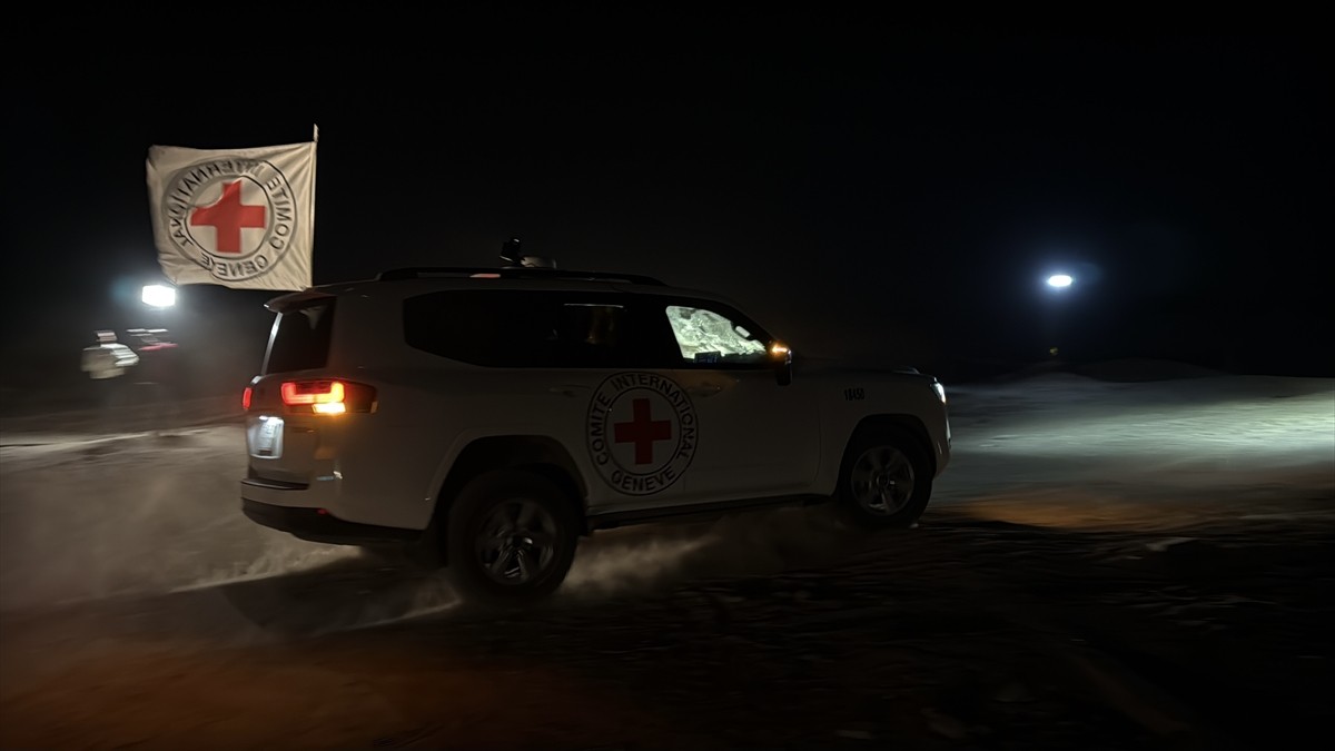 İsrail, Hamas'ın silahlı kanadı İzzeddin el-Kassam Tugaylarının Gazze'de ateşkes ve esir takası...