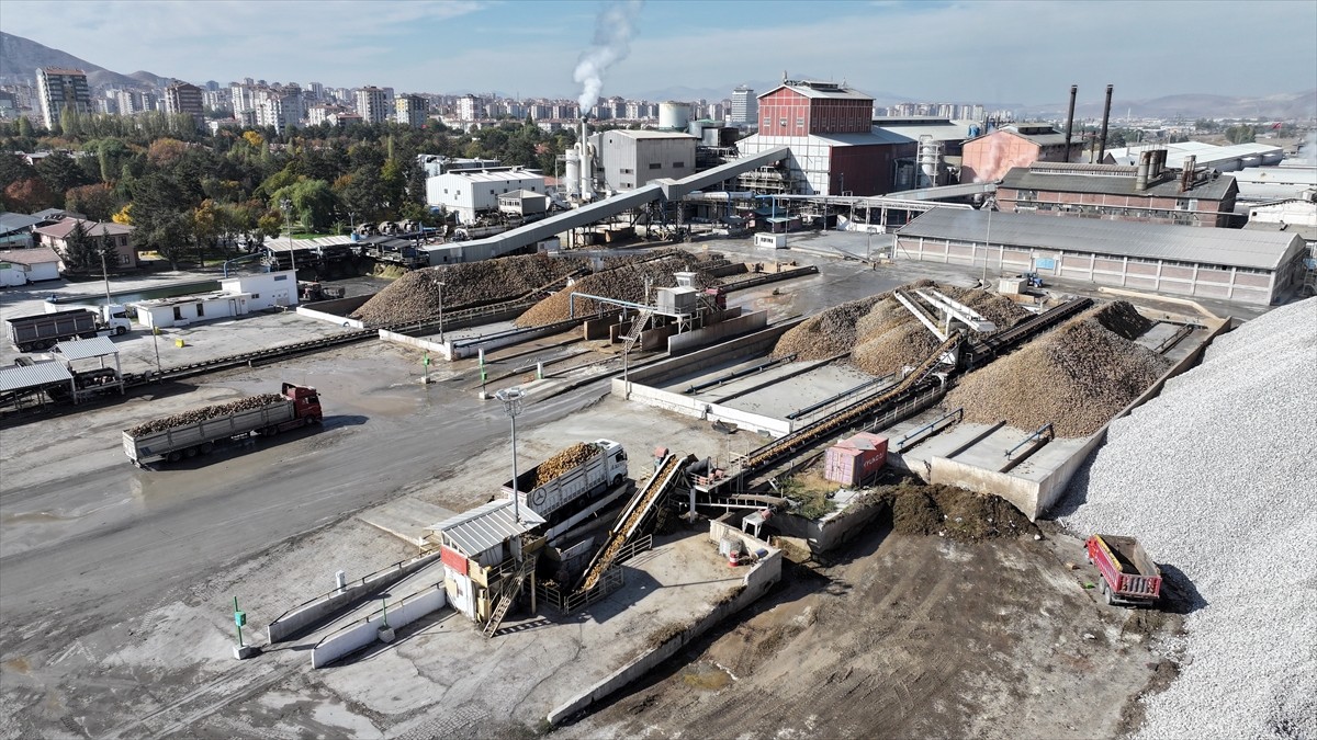 Kayseri Şeker, 2025-2026 kampanya döneminde pancarda 3 milyon 400 bin ton rekolte ve yaklaşık 475...