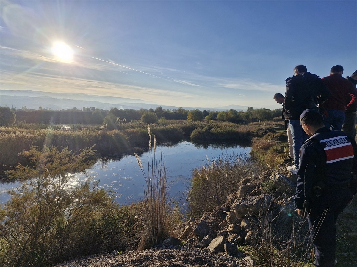 Tokat’ın Erbaa ilçesinde gölete düşen otomobilin sürücüsü yaralandı.