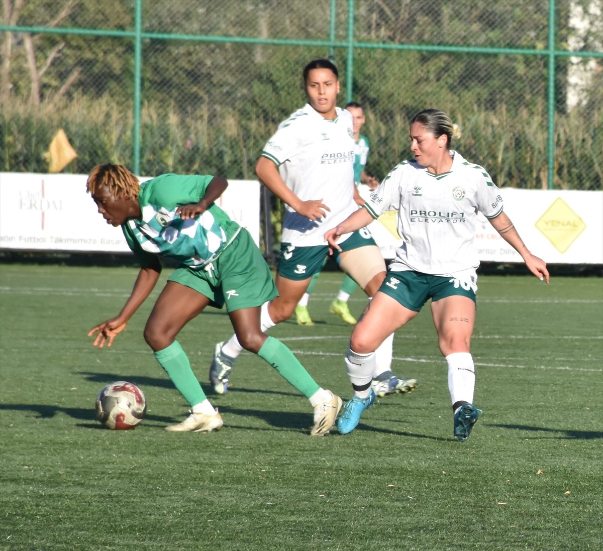 Turkcell Kadın Futbol Süper Ligi'nin 6. haftasında Çekmeköy Bilgidoğa, deplasmanda Prolift Giresun...