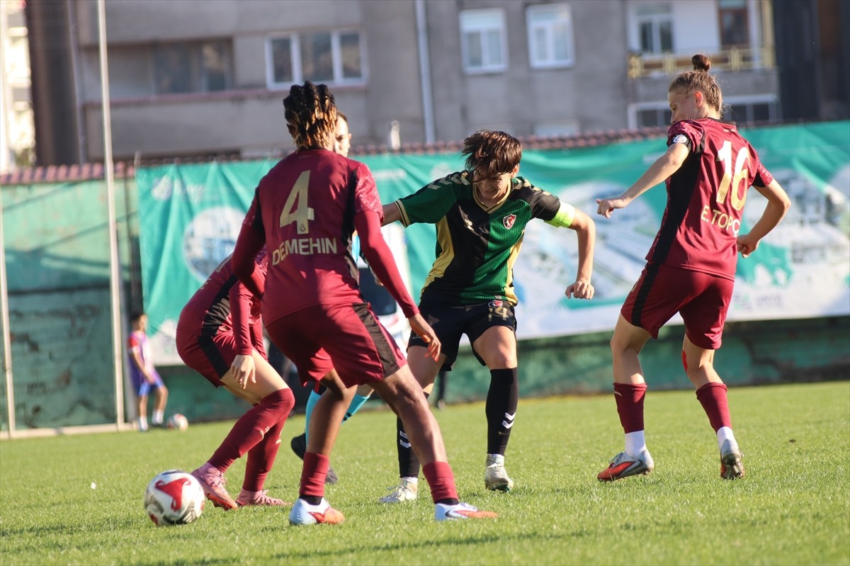 Turkcell Kadın Futbol Süper Ligi'nin 7. haftasında Ünye Kadın SK, sahasında Galatasaray GAİN ile...